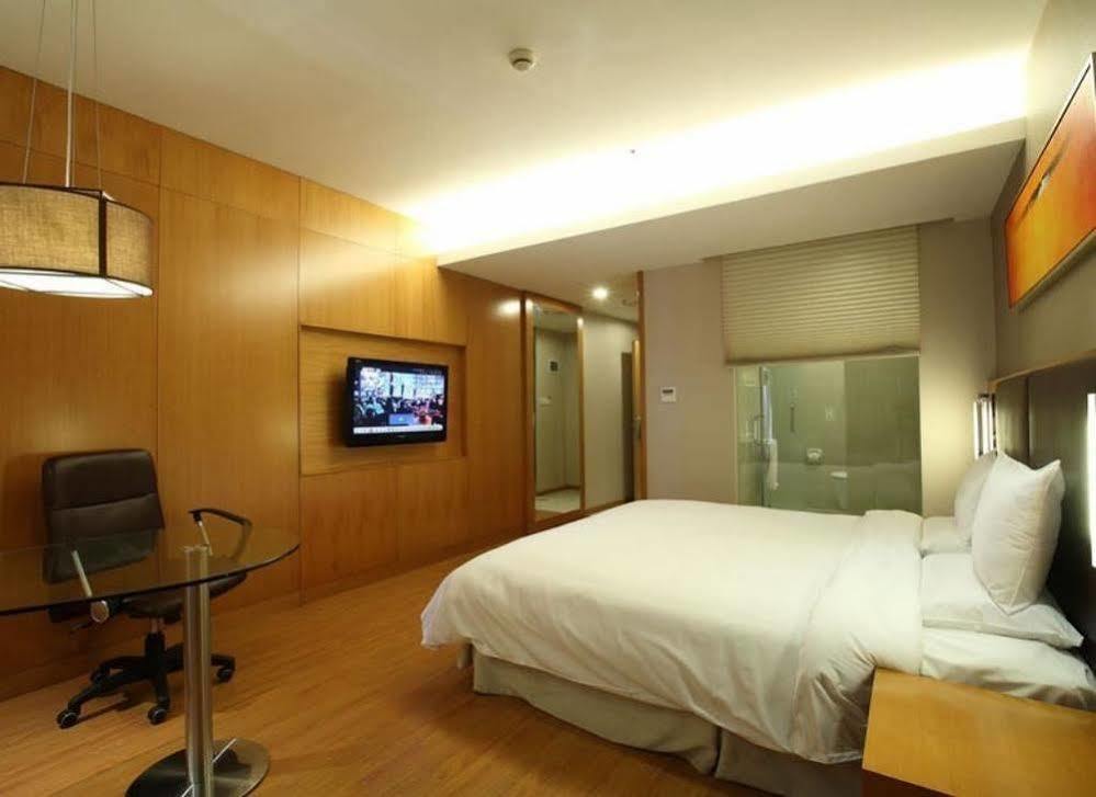 Ji Hotel Shanghai Jingan Temple Kangding Road מראה חיצוני תמונה