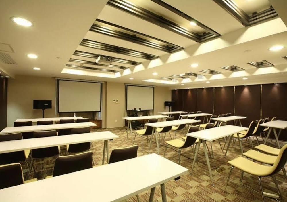 Ji Hotel Shanghai Jingan Temple Kangding Road מראה חיצוני תמונה
